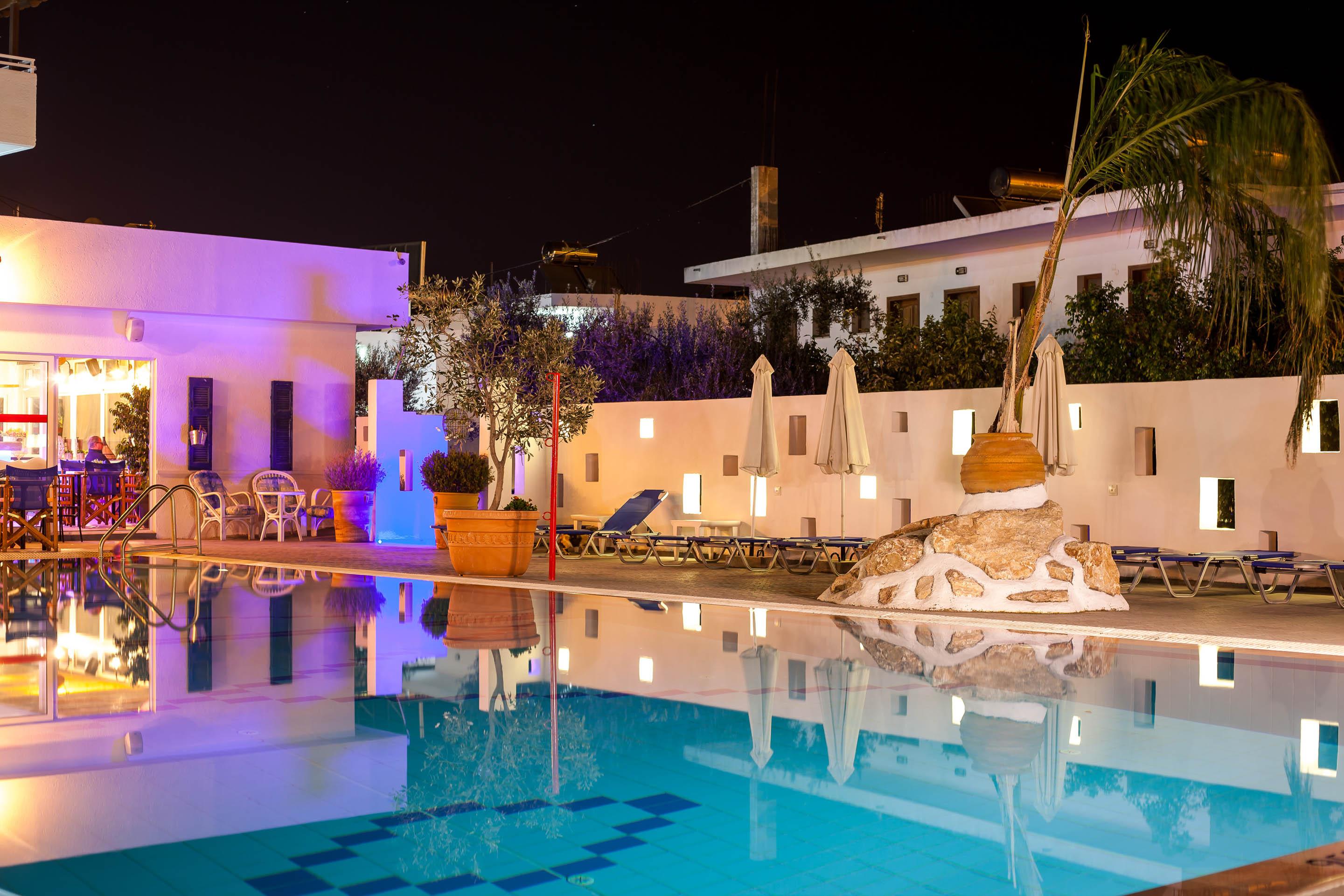 Tinas Aparthotel 2*