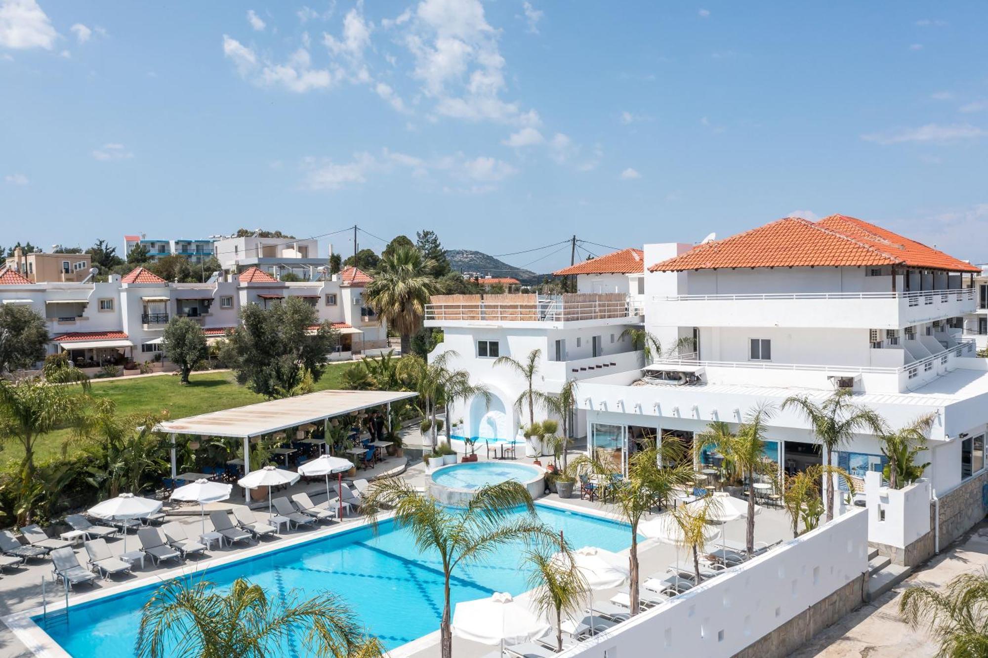 Tinas Aparthotel