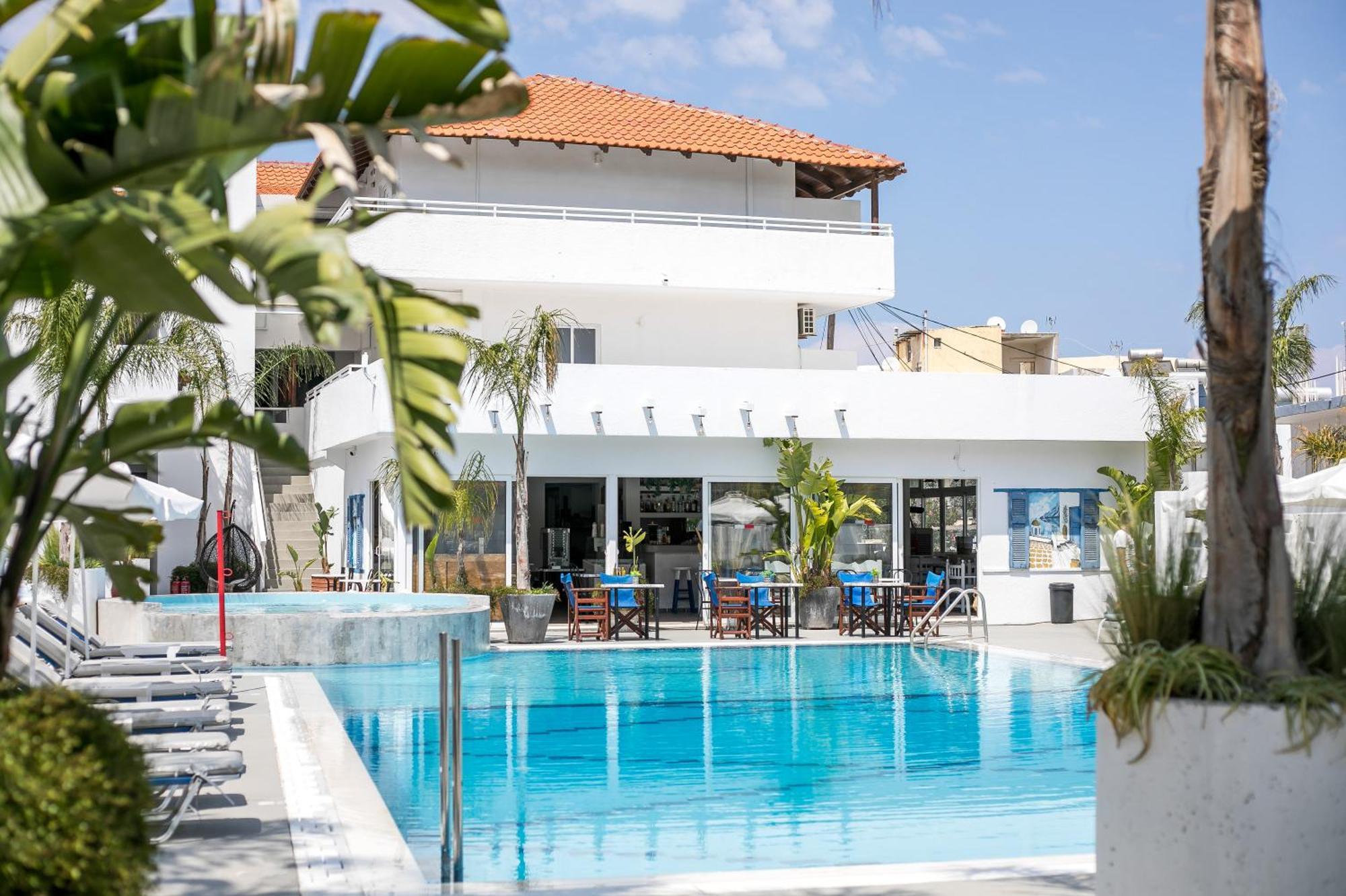 Aparthotel Tinas